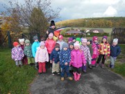 Uklízíme listí na zahrádce